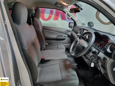 2017 Nissan NV350 - Thumbnail
