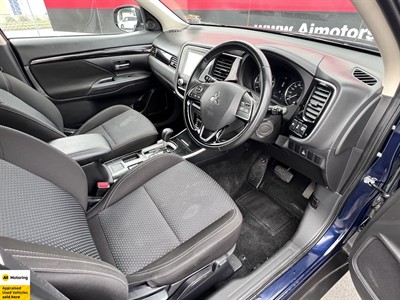 2022 Mitsubishi Outlander - Thumbnail