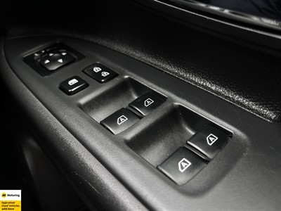 2022 Mitsubishi Outlander - Thumbnail