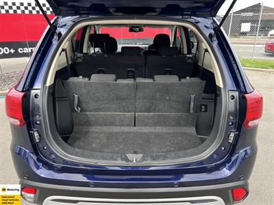 2022 Mitsubishi Outlander - Thumbnail