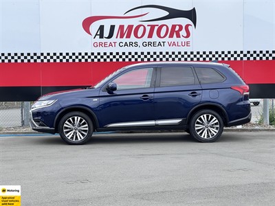 2022 Mitsubishi Outlander - Thumbnail