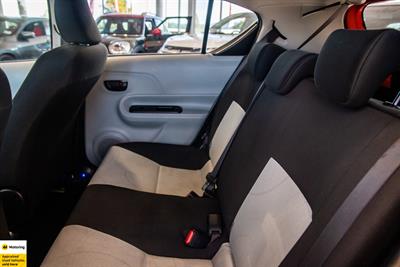 2012 Toyota Aqua - Thumbnail