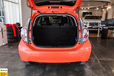 2012 Toyota Aqua - Thumbnail