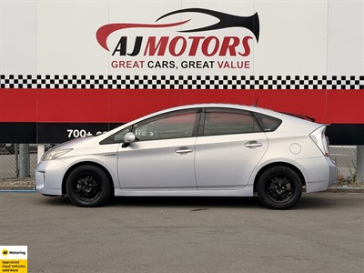 2012 Toyota Prius - Thumbnail