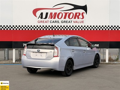 2012 Toyota Prius - Thumbnail