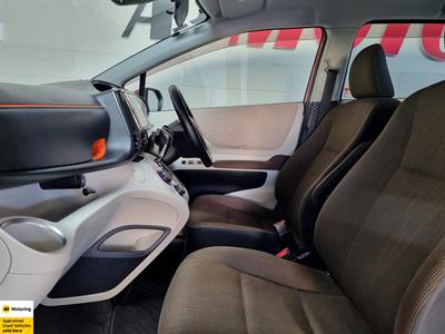2016 Toyota Sienta - Thumbnail