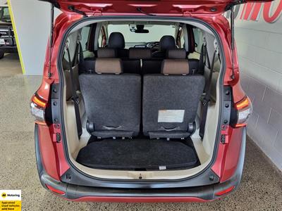 2016 Toyota Sienta - Thumbnail
