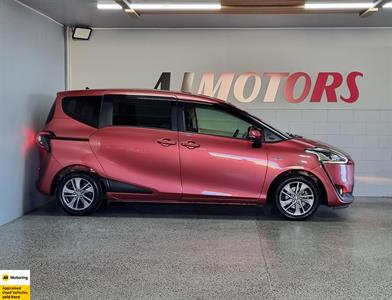 2016 Toyota Sienta - Thumbnail