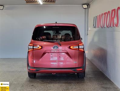 2016 Toyota Sienta - Thumbnail
