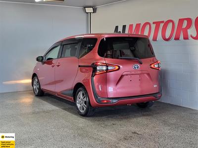 2016 Toyota Sienta - Thumbnail