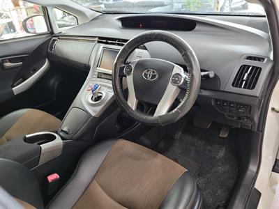 2013 Toyota Prius - Thumbnail