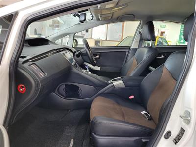 2013 Toyota Prius - Thumbnail