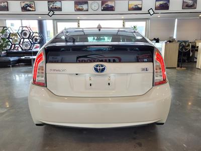2013 Toyota Prius - Thumbnail