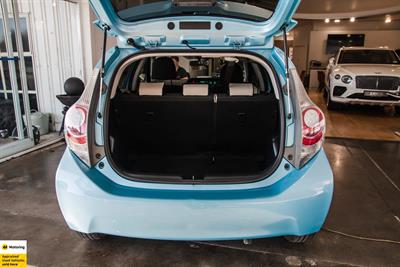 2013 Toyota Aqua - Thumbnail