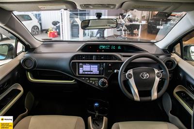 2013 Toyota Aqua - Thumbnail