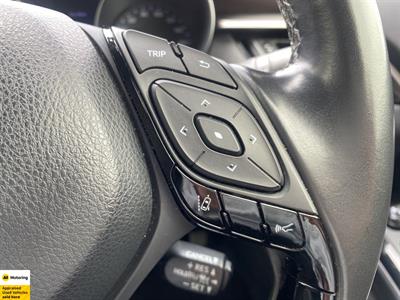 2019 Toyota C-HR - Thumbnail
