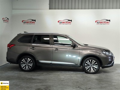 2022 Mitsubishi Outlander - Thumbnail