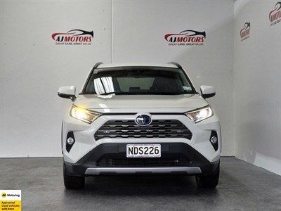 2020 Toyota RAV4 - Thumbnail