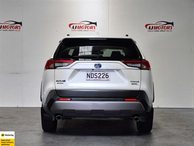 2020 Toyota RAV4 - Thumbnail