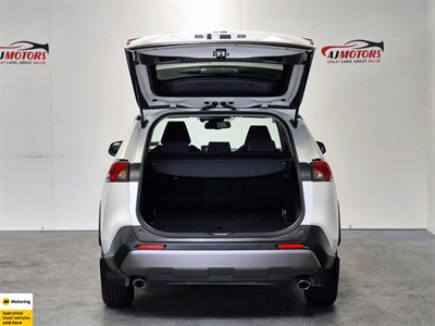 2020 Toyota RAV4 - Thumbnail