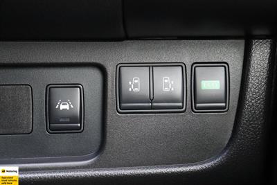 2016 Nissan Serena - Thumbnail