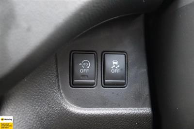 2016 Nissan Serena - Thumbnail