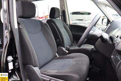 2016 Nissan Serena - Thumbnail