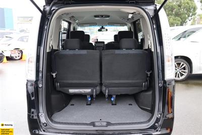 2016 Nissan Serena - Thumbnail