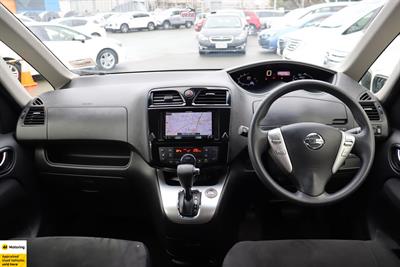 2016 Nissan Serena - Thumbnail