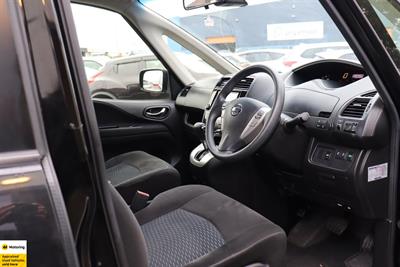 2016 Nissan Serena - Thumbnail