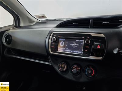2015 Toyota Yaris - Thumbnail