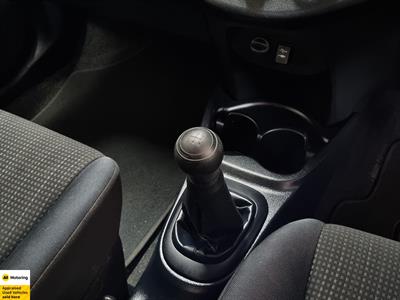 2015 Toyota Yaris - Thumbnail