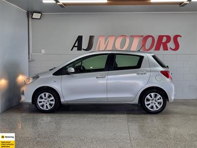2015 Toyota Yaris - Thumbnail