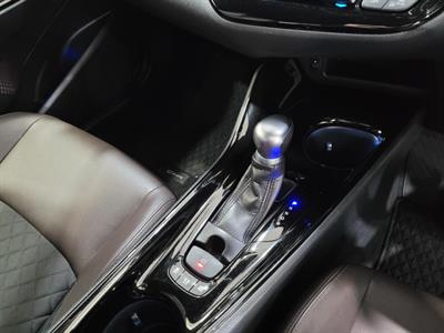 2018 Toyota C-HR - Thumbnail
