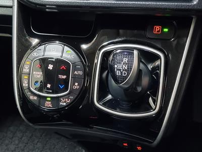 2015 Toyota Esquire - Thumbnail