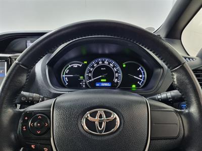 2015 Toyota Esquire - Thumbnail