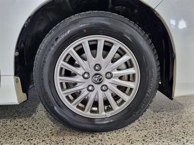 2015 Toyota Esquire - Thumbnail