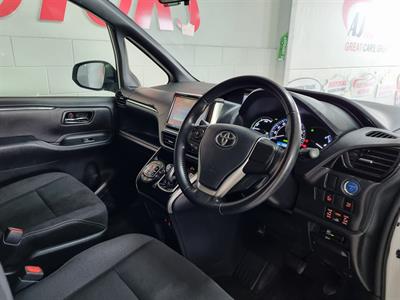 2015 Toyota Esquire - Thumbnail