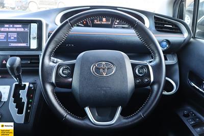 2016 Toyota Sienta - Thumbnail