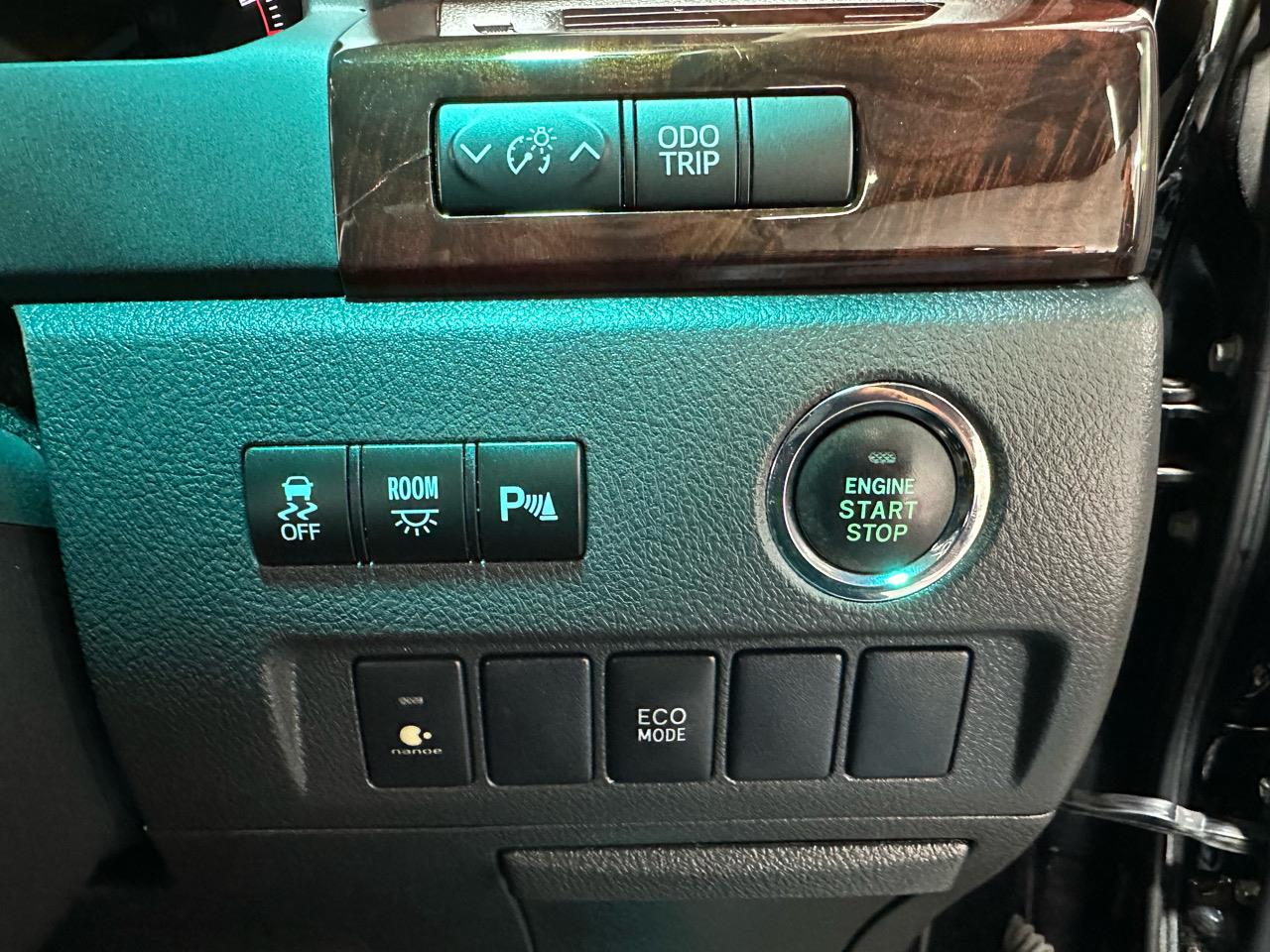 2013 Toyota Vellfire