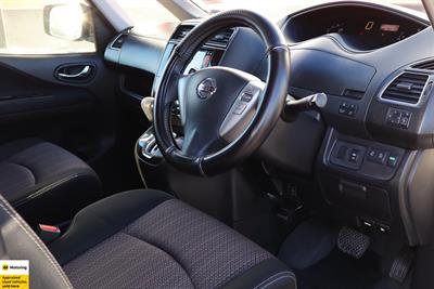 2015 Nissan serena - Thumbnail
