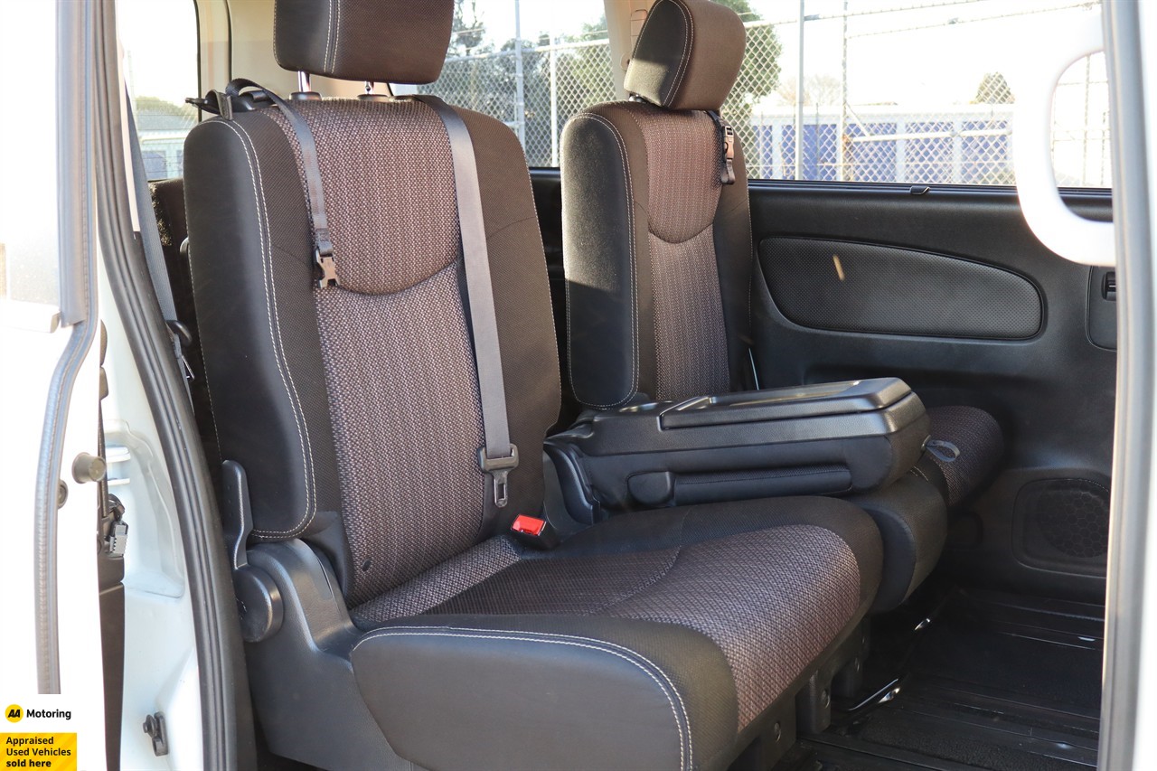 2015 Nissan serena