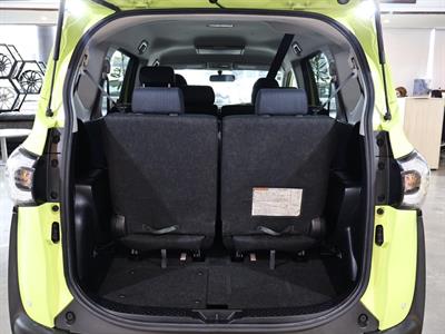 2016 Toyota Sienta - Thumbnail