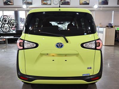 2016 Toyota Sienta - Thumbnail