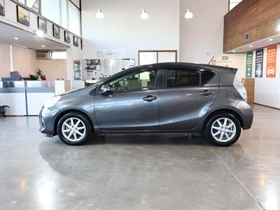 2013 Toyota Aqua - Thumbnail