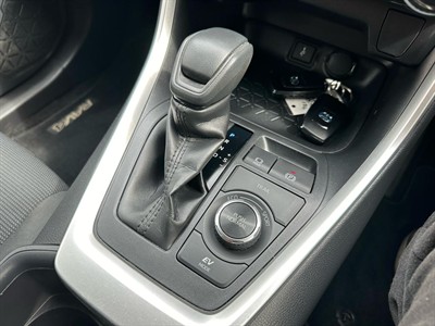 2022 Toyota RAV4 - Thumbnail