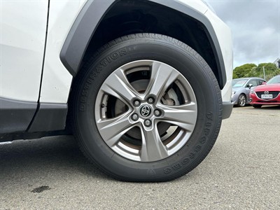 2022 Toyota RAV4 - Thumbnail