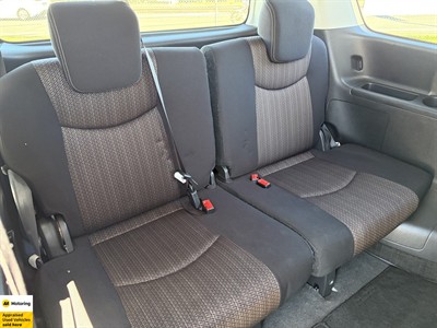 2014 Nissan Serena - Thumbnail