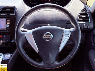 2014 Nissan Serena - Thumbnail