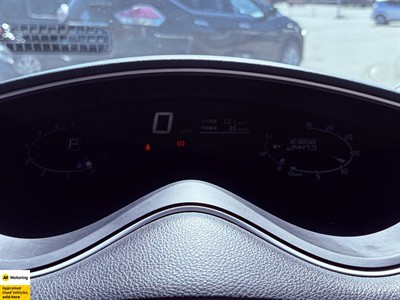 2014 Nissan Serena - Thumbnail